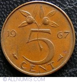 5 Cent 1967 (eaves touching rim)