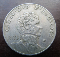 5 Pesos 1976 - large date