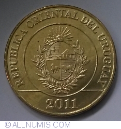 Image #2 of 5 Pesos Uruguayos 2011
