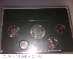 Image #2 of Mint Set 1986